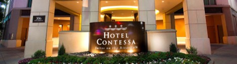 Hotel Contessa entrance at night